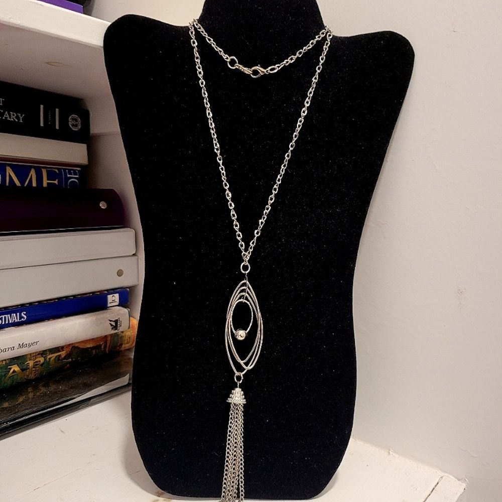 EUC SILVERTONE STATEMENT DROP NECKLACE-40" L